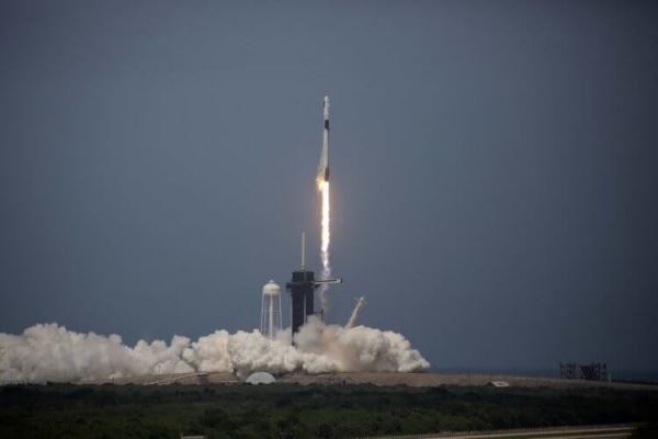 SpaceX запустила корабль Crew Dragon и совершила успешную стыковку с МКС